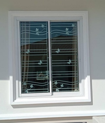 ลายเหล็กดัดหน้าต่างสวยๆ - ช่างเหล็กดัด เพชรบุรี - สมบูรณ์ การช่าง